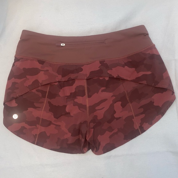 Lululemon Burgundy Camo Short 4” Size 8 - Picture 2 of 5